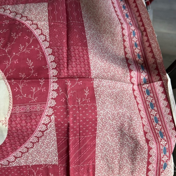 4/$50 vintage pillow throws Elegant Cat Patterned Quilt for Pets 🪡 - Picture 7 of 7